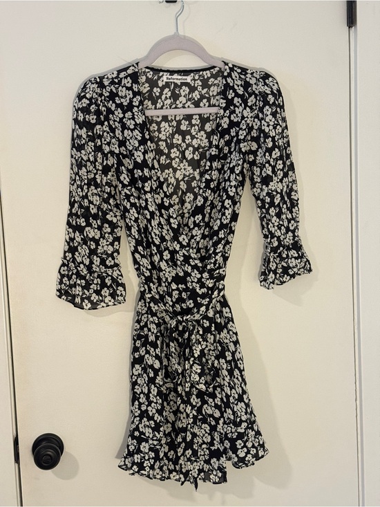 Reformation Dresses & Skirts - Reformation Black & White Floral Tie-Waist Mini Dress